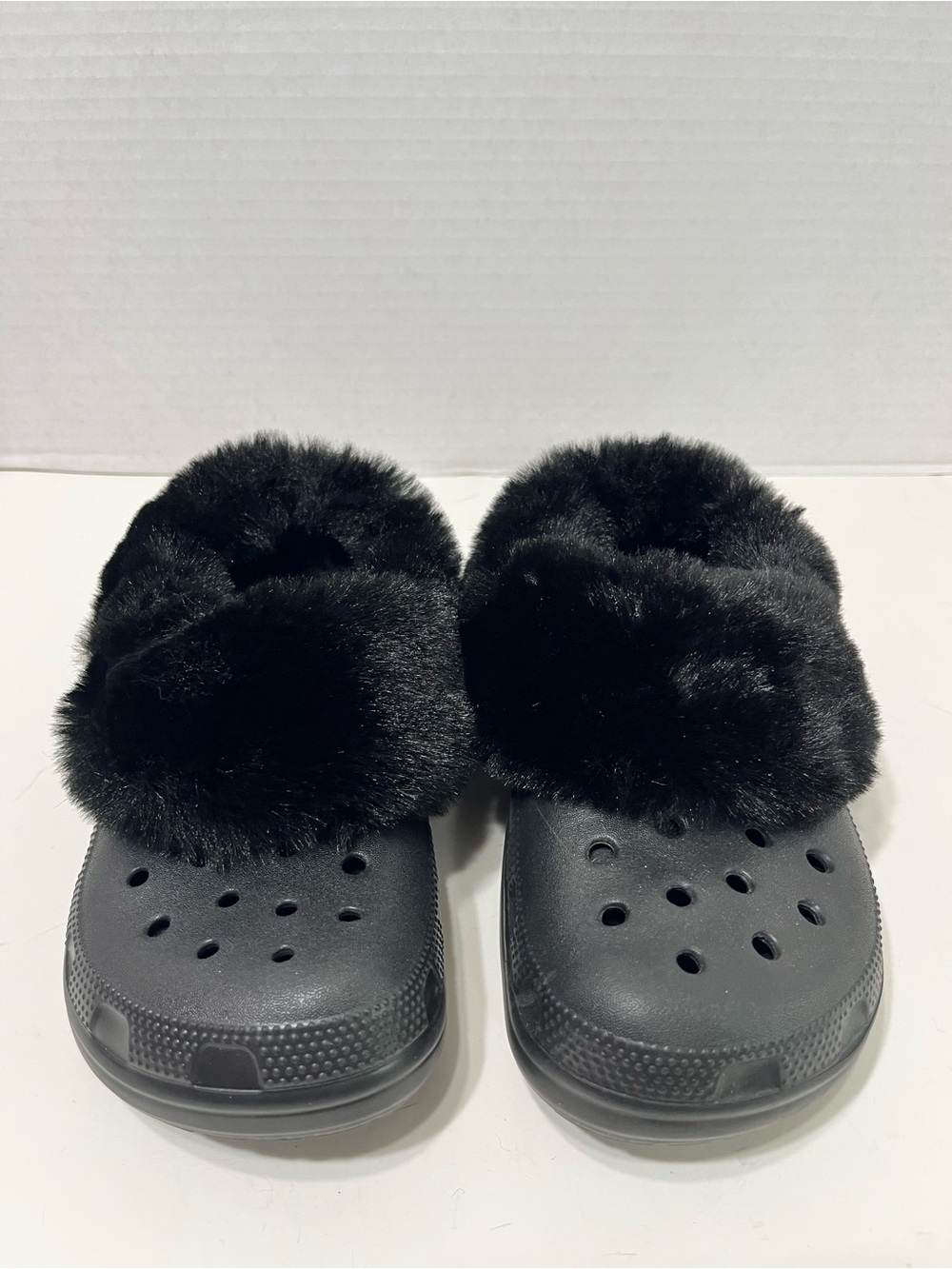 CROCS Furever Crush Classic clogs shoes black NWOT women’s size 6 unisex